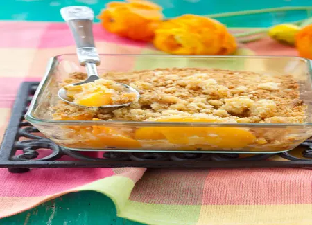Crumble aux pêches et amandes