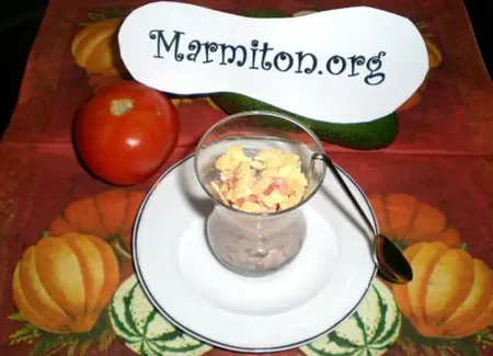 Verrines croquantes (tomate,cornichons,mousse de jambon)