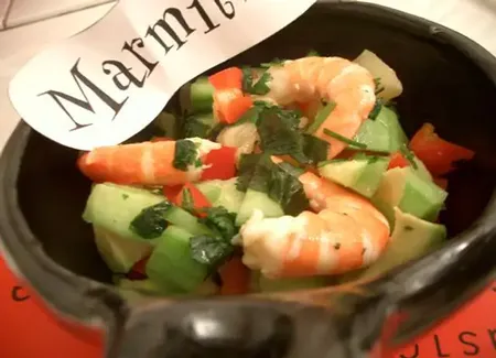 Salade tropicale de crevettes à l'ananas et à la coriandre