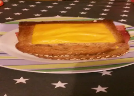 Croque-monsieur au cheddar