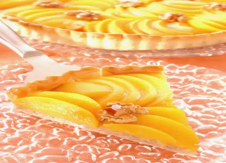 Tarte aux pêches sur crème de noix