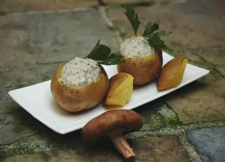 Pommes de terre farcies à la crème de champignons