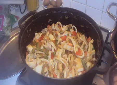 Fricassée de calamars à l'ail et au piment d'espelette