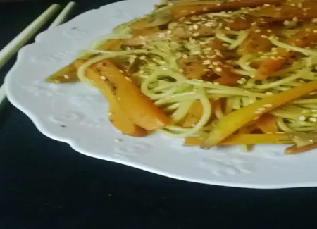 Nouilles sautées aux carottes et sésames facile