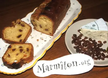 Cake au roquefort et raisins secs (facile)