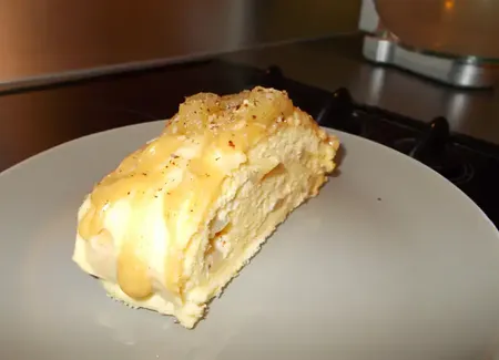 Bûche poires caramel, crème chiboust à la vanille