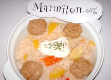 Riz, légumes, boulettes de boeuf à la crème légère