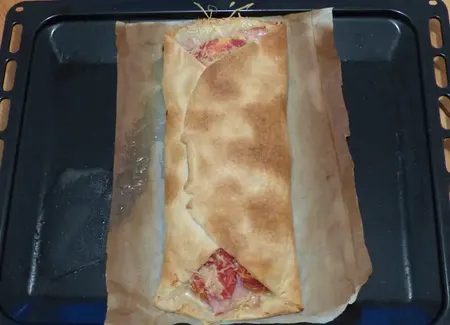 Feuilleté tomate, jambon, gruyère