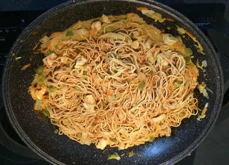 Nouilles chinoises au curry de légumes
