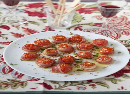 Tomates cerises au lard fumé pour apéritif