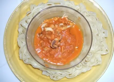 Tagliatelles aux fruits de mer et à la tomate