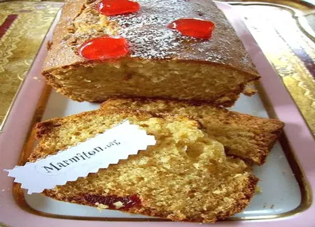 Cake aux cerises confites et au miel