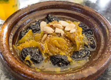 Tajine de boeuf aux pruneaux et amandes