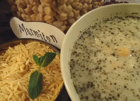 Soupe au yaourt, pois chiches et risoni (turquie)