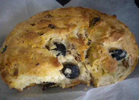 Pain aux olives et aux noix