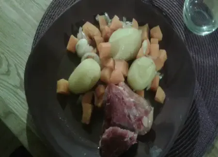 Jarret de porc demi sel et ragoût de légumes
