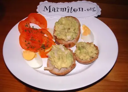 Canapés à l'avocat