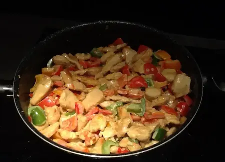 Emincé de poulet aux trois poivrons