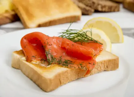 Canapés au saumon fumé et mascarpone