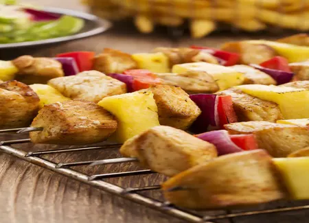 Brochettes de poulet à l'ananas