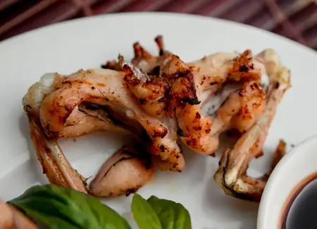 Cuisses de grenouille citronnées et persillés