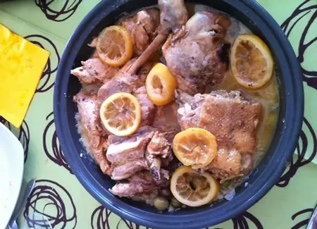 Tajine de poulet au citron et aux olives