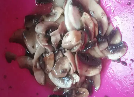 Champignons de paris marinés