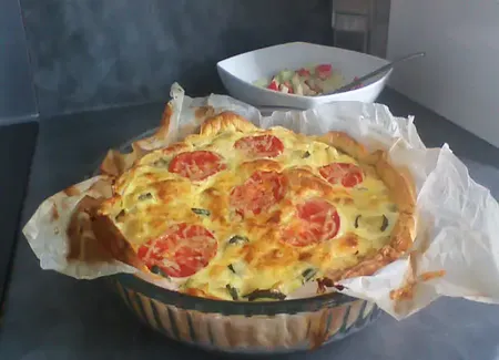 Tarte feuilletée aux courgettes, chèvre, lardons ou tomate