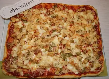 Pizza au poulet et poivrons