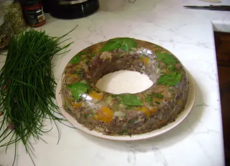 Terrine de joue et queue de boeuf au coulis de tomate