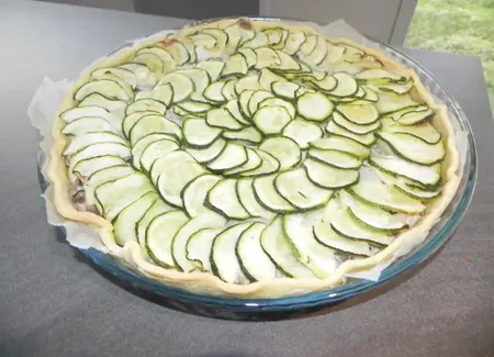 Tarte aux courgettes, thon, fromage frais et aubergines