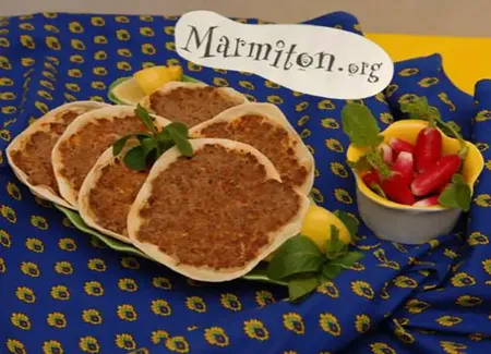 Lahmajin (petite pizza arménienne à la viande)
