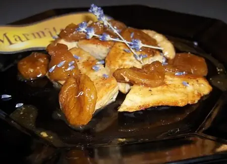 Filets de pintadeau aux abricots et à la lavande
