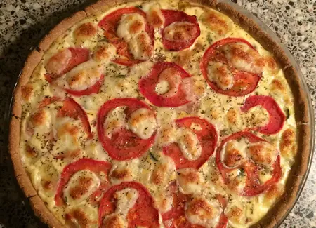 Tarte (sans gluten) aux légumes, lardons et mozzarella