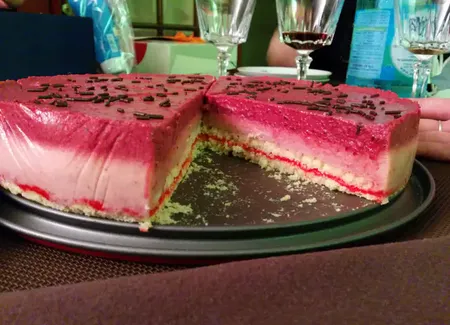Bavarois à la mousse de fraises et fruits rouges