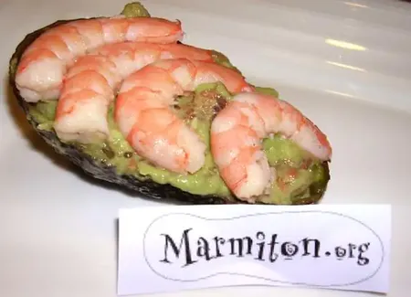 Avocats aux crevettes et au pamplemousse