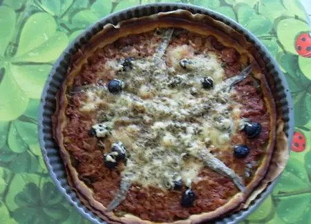 Pizza au thon et aux anchois