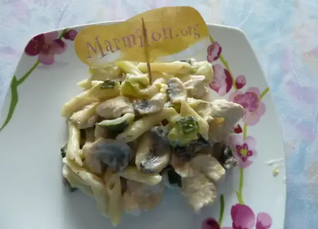 Pâtes au poulet, courgettes à la crème