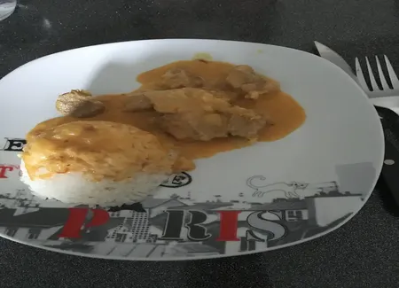 Curry de porc au lait de coco et à la pomme