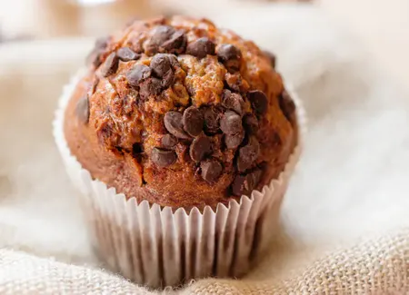 Muffins aux pépites de chocolat et à la compote de pommes