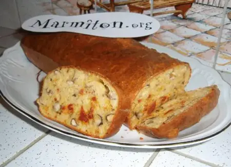 Cake aux chorizo et noisettes