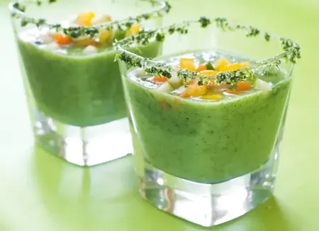Gaspacho léger de concombre, pomme et avocat