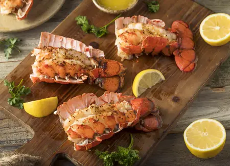 Queues de langouste au four flambées au cognac