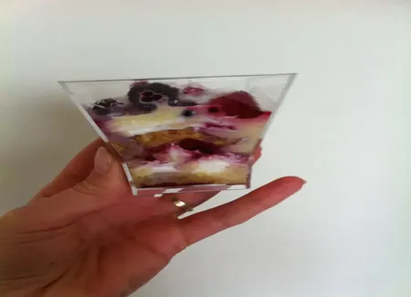 Verrines aux fraises mascarpone et crème anglaise