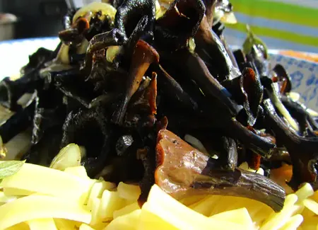 Pâtes aux trompettes de la mort