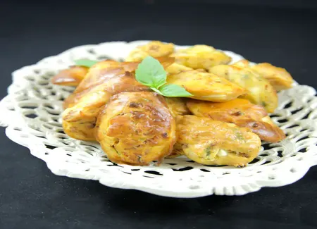 Madeleines salées aux tomates séchées, feta et basilic (5ème rencontre marmiton)