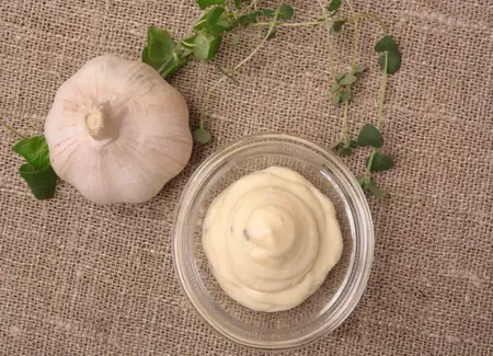 Crème d'ail simple