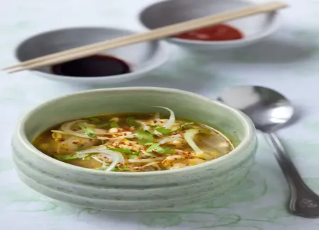Soupe thaï aux boulettes de poulet