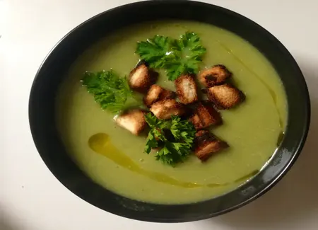 Soupe de fanes de chou-fleur