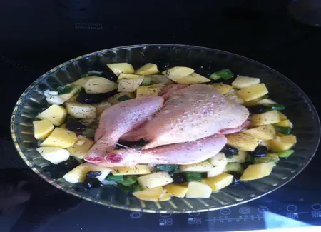 Poulet rôti aux olives et ses pommes de terre
